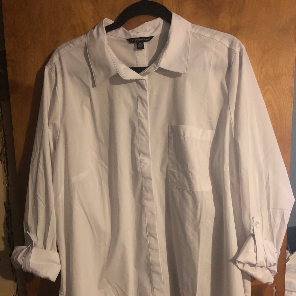 NWT. Zac & Rachel women’s button down.